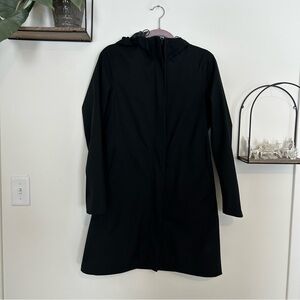 Uniqlo Black Windbreaker Lightweight Jacket w/ Billed Hood Size Small